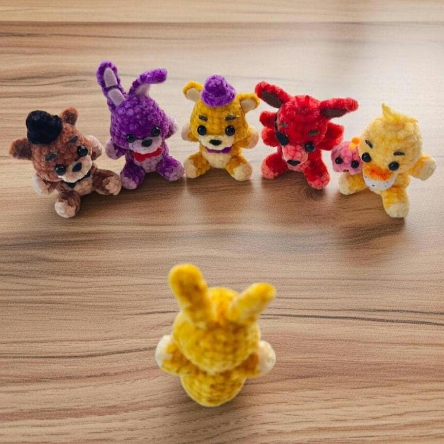 FNAF Crochet Keychain Amigurumi – Five Nights at Freddy’s Character Plush Charm, Freddy Bonnie Foxy Chica Mascot, Horror Game Gift