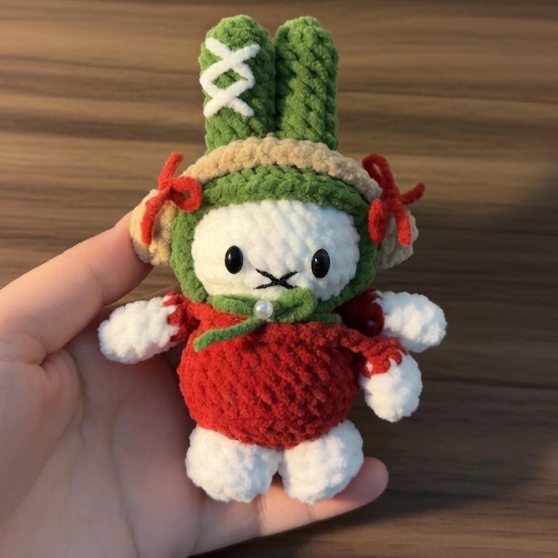 Crochet Bunny Keychain – Kawaii Amigurumi Rabbit Bag Charm, Soft Chenille Yarn Plush, Cute Gift for Her, Backpack Accessory