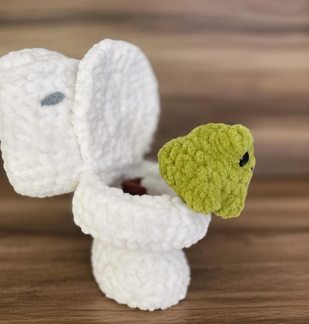 Funny Crochet Frog Sitting on Toilet, Amigurumi Froggy Decor, Weird Gag Gift for Best Friend, Cute Desk Buddy, Soft Plush Toy