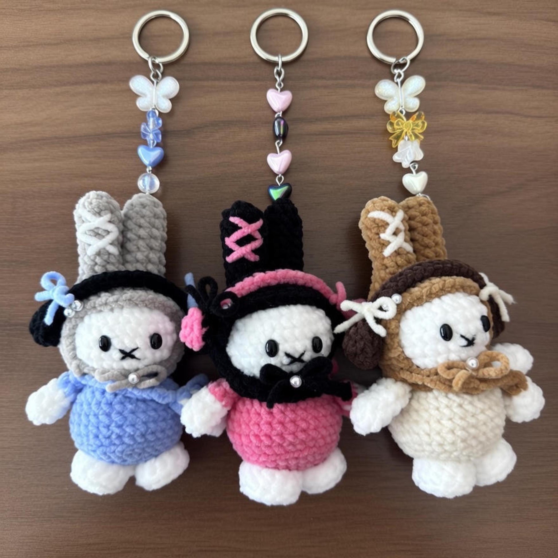 Crochet Bunny Keychain – Kawaii Amigurumi Rabbit Bag Charm, Soft Chenille Yarn Plush, Cute Gift for Her, Backpack Accessory