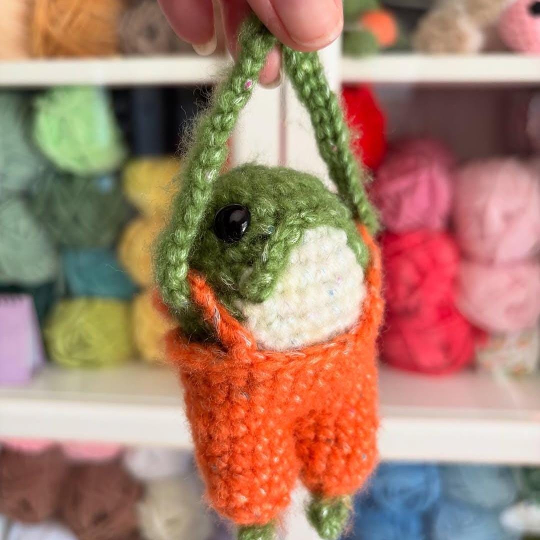 Crochet Frog Keychain in Blue Overalls, Amigurumi Frog Bag Charm, Handmade Frog Lover Gift, Kawaii Stuffed Animal Keyring, Toad Plushie