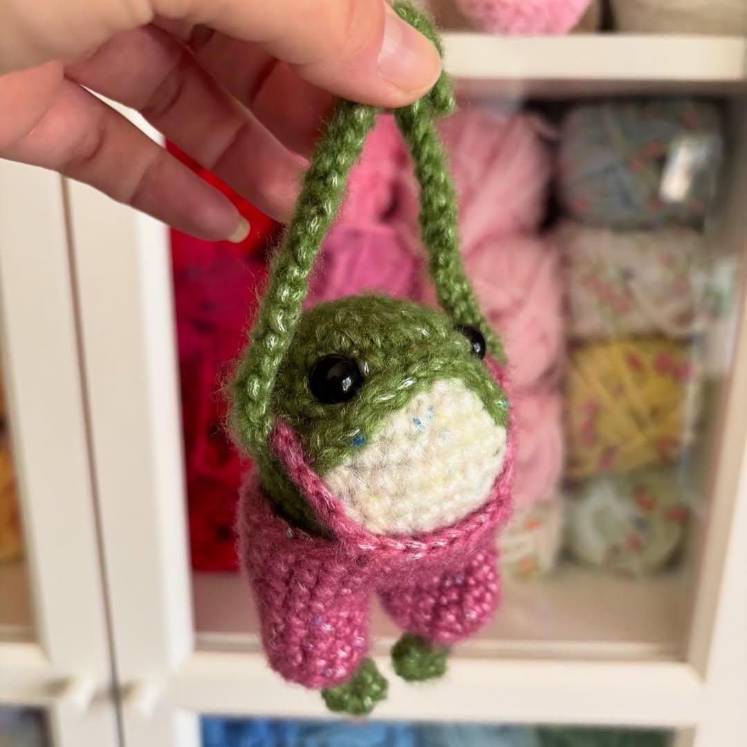 Crochet Frog Keychain in Blue Overalls, Amigurumi Frog Bag Charm, Handmade Frog Lover Gift, Kawaii Stuffed Animal Keyring, Toad Plushie