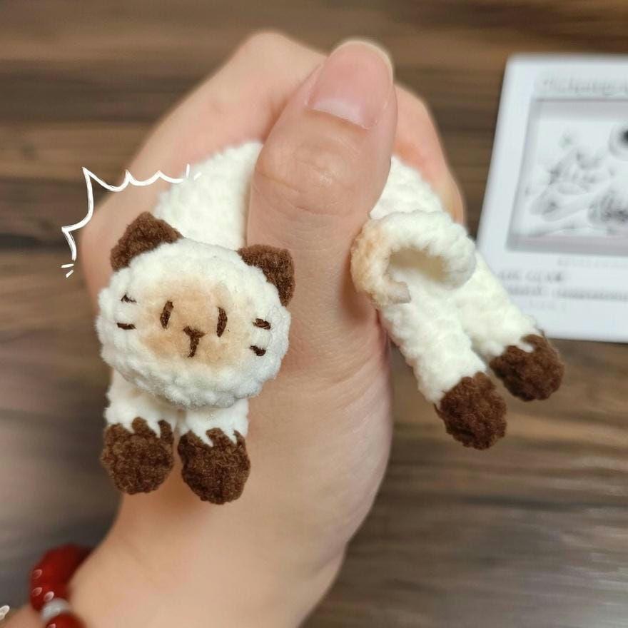 Cute Arched Back Crochet Cat Keychain, Stretching Amigurumi Cat Bag Charm, Handmade Funny Cat Lover Gift, Kawaii Crochet Animal Accessory