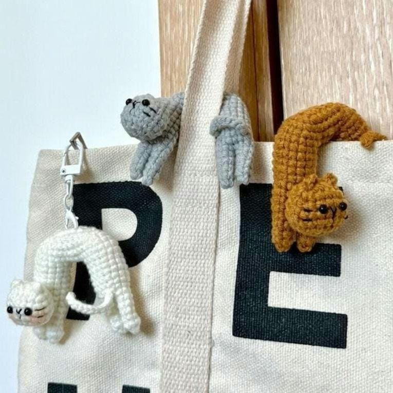 Cute Arched Back Crochet Cat Keychain, Stretching Amigurumi Cat Bag Charm, Handmade Funny Cat Lover Gift, Kawaii Crochet Animal Accessory