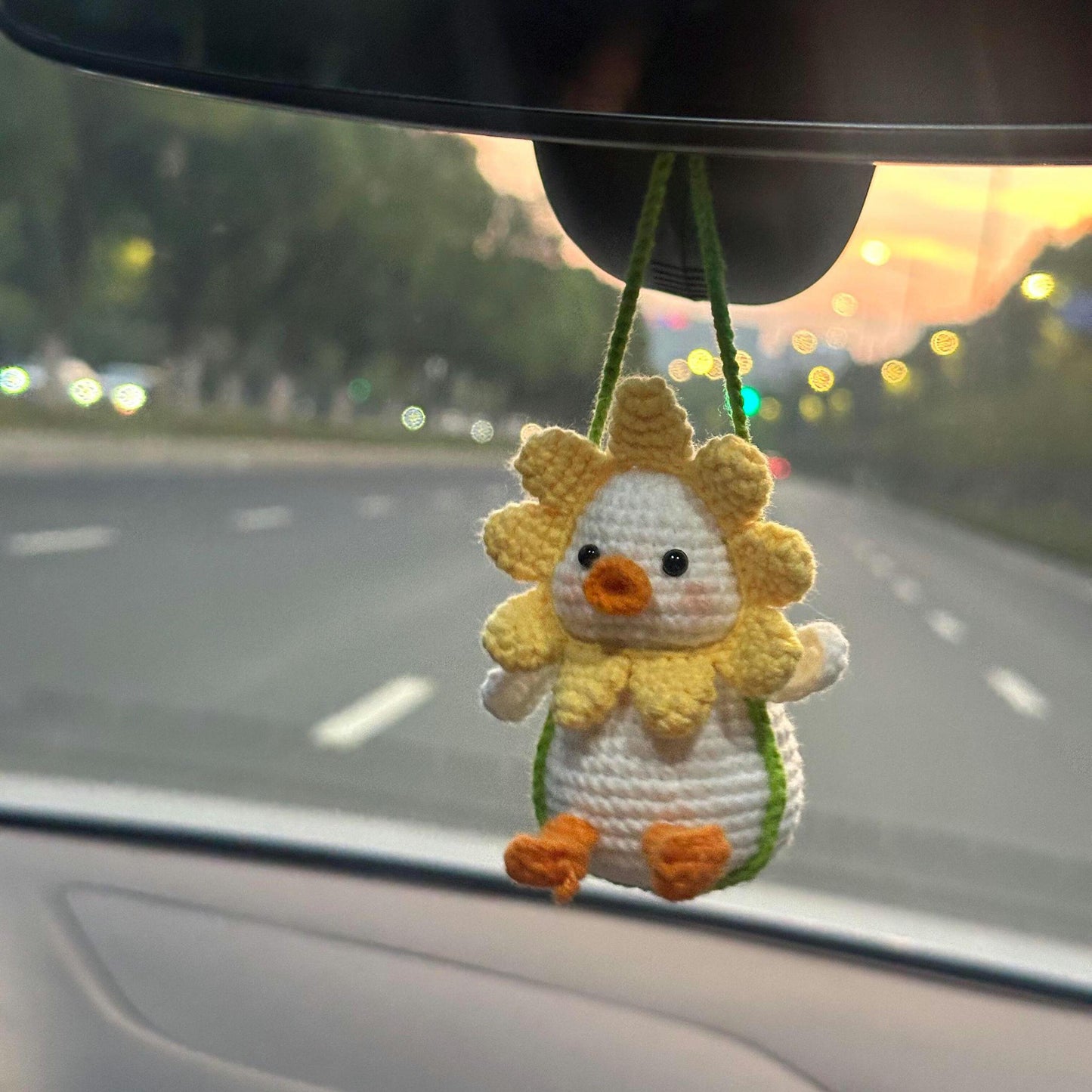 Crochet Duck Car Charm, Sunflower Duck Rear View Mirror Hanging, Cute Amigurumi Duckling on Swing, Kawaii Car Accessories, New Driver Gift