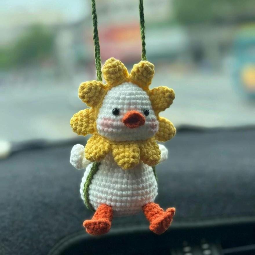 Crochet Duck Car Charm, Sunflower Duck Rear View Mirror Hanging, Cute Amigurumi Duckling on Swing, Kawaii Car Accessories, New Driver Gift