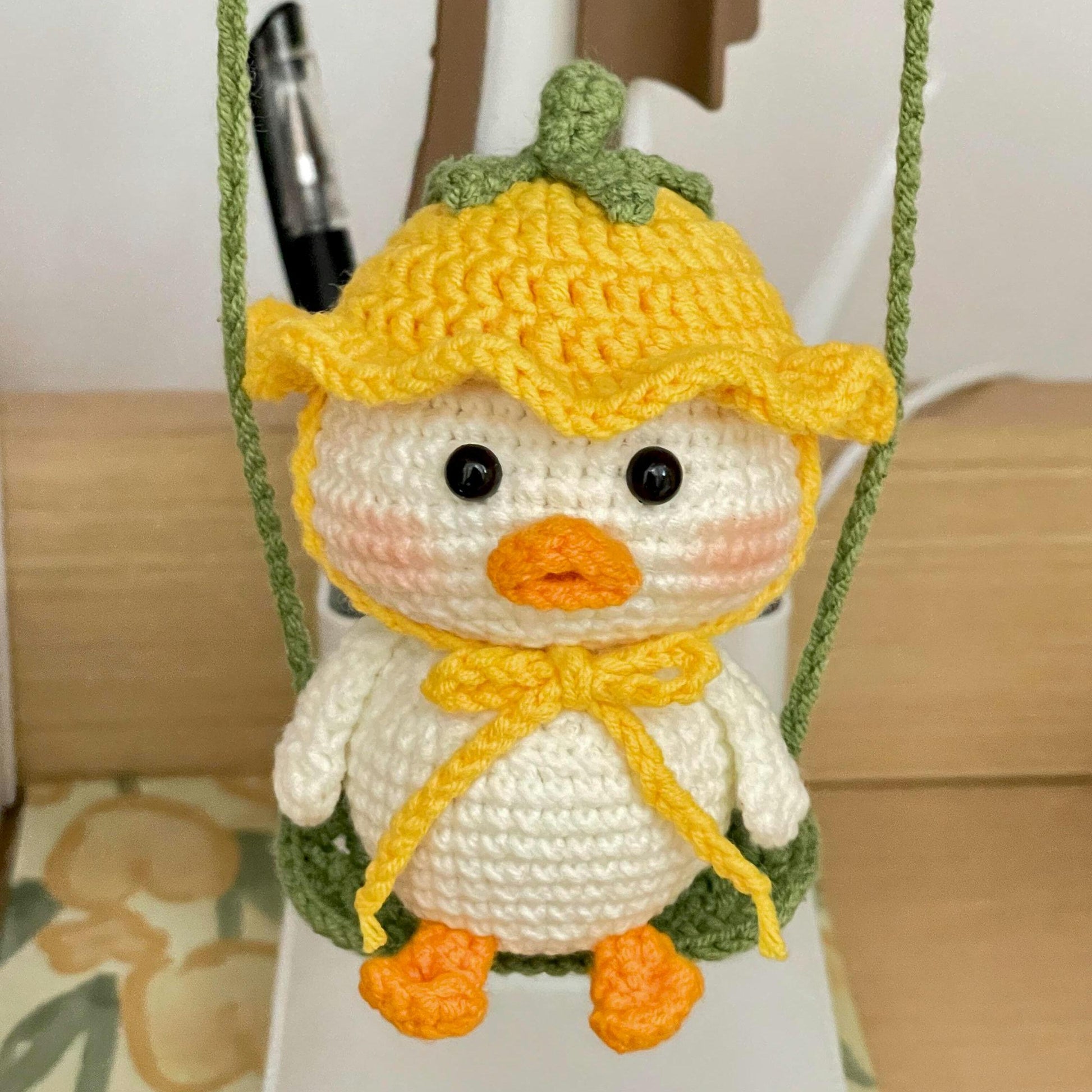 Crochet Duck Car Charm, Sunflower Duck Rear View Mirror Hanging, Cute Amigurumi Duckling on Swing, Kawaii Car Accessories, New Driver Gift