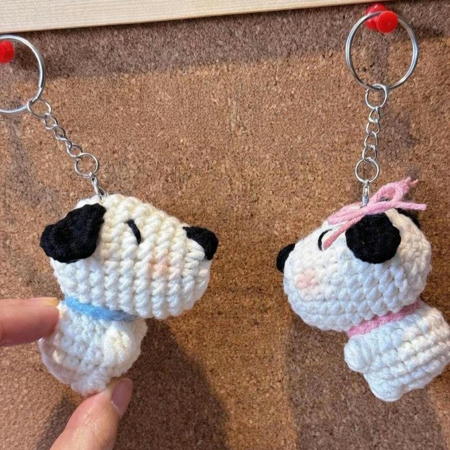 Snoopy Couple Crochet Keychain – Magnetic Kissing Dog Set, Handmade Amigurumi Puppy Matching Keyring Gift for Couples