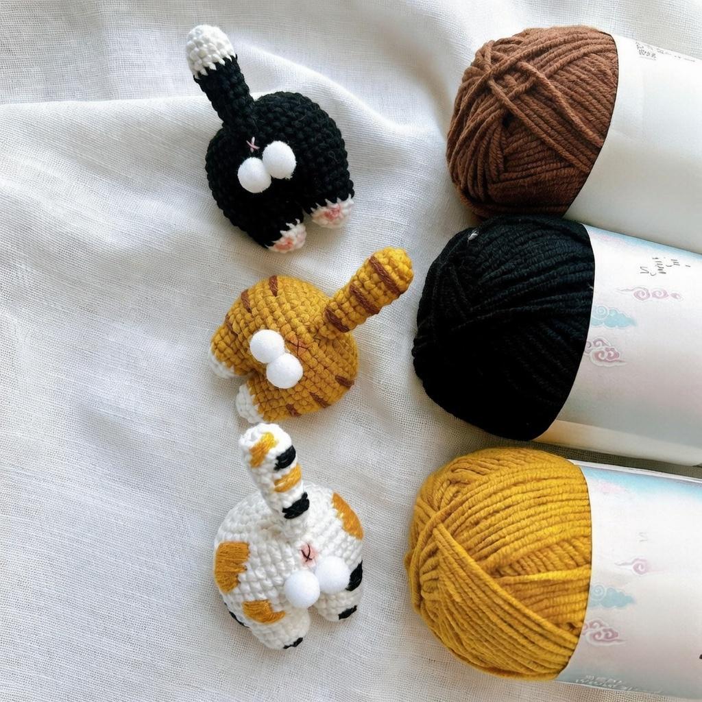 Handmade Crochet Cat Butt Keychain with Magnet – Cute Cat Butt Fridge Magnet, Funny Cat Gift, Amigurumi Cat Keychain