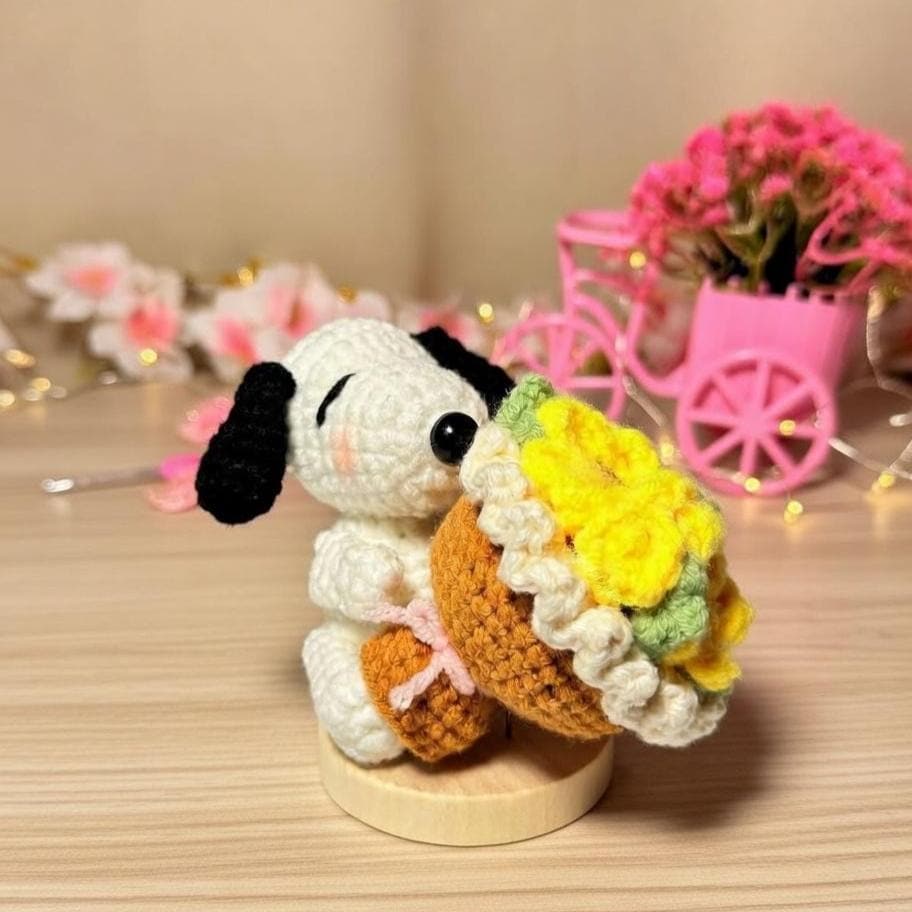 Crochet Snoopy Holding Flower Bouquet Doll , Amigurumi Snoopy Gift, Handmade Cute Peanuts Dog Plush Keychain, Gift for Her