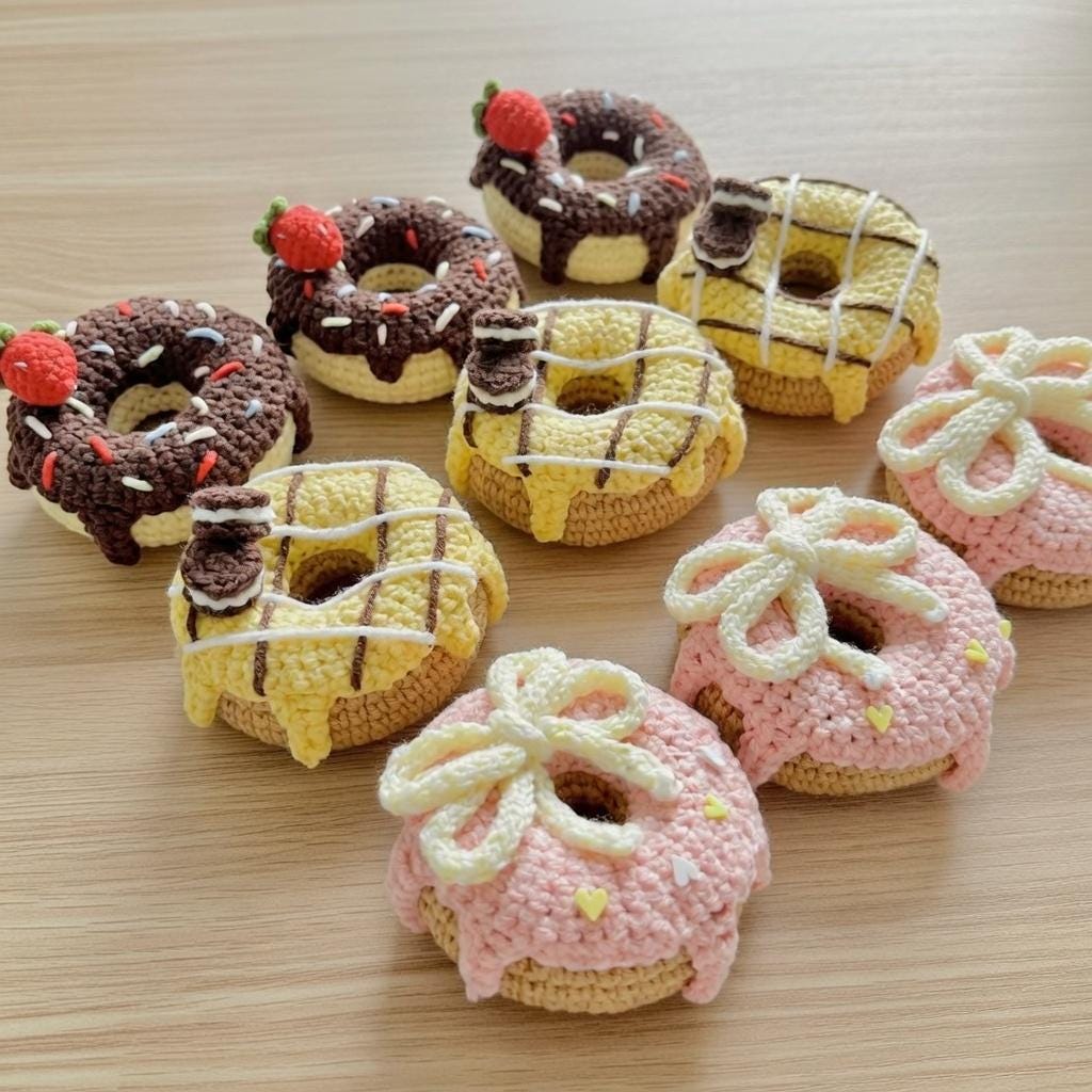 Crochet Donut Keychain, Amigurumi Donut Bag Charm, Cute Kawaii Food Plush, Handmade Yarn Keyring Gift for Her