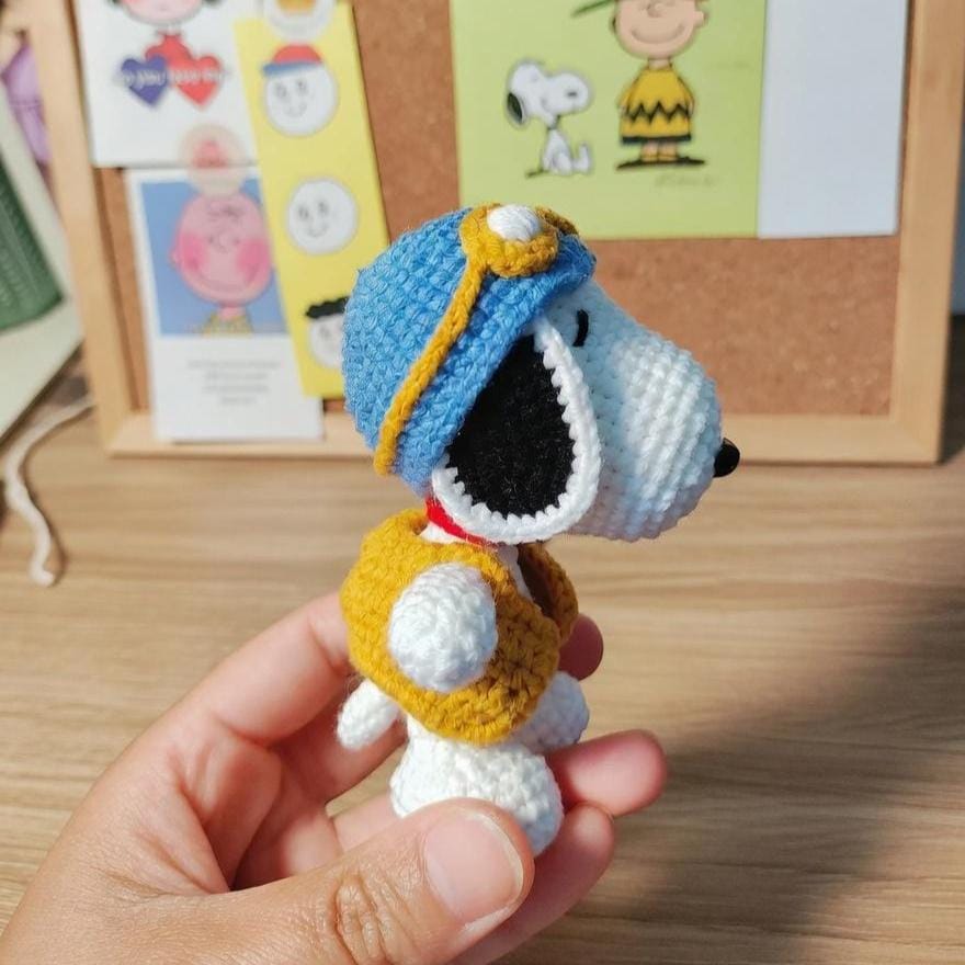 Pilot Snoopy Crochet Keychain, Aviator Dog Amigurumi Bag Charm, Handmade Cartoon Keyring Gift for Peanuts Lover