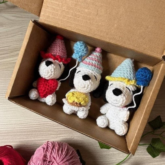 Birthday Snoopy Crochet Keychain, Amigurumi Snoopy with Party Hat, Handmade Cotton Yarn Plush Charm, Cute Birthday Gift, Snoopy Bag Charm