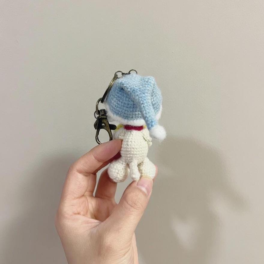 Birthday Snoopy Crochet Keychain, Amigurumi Snoopy with Party Hat, Handmade Cotton Yarn Plush Charm, Cute Birthday Gift, Snoopy Bag Charm