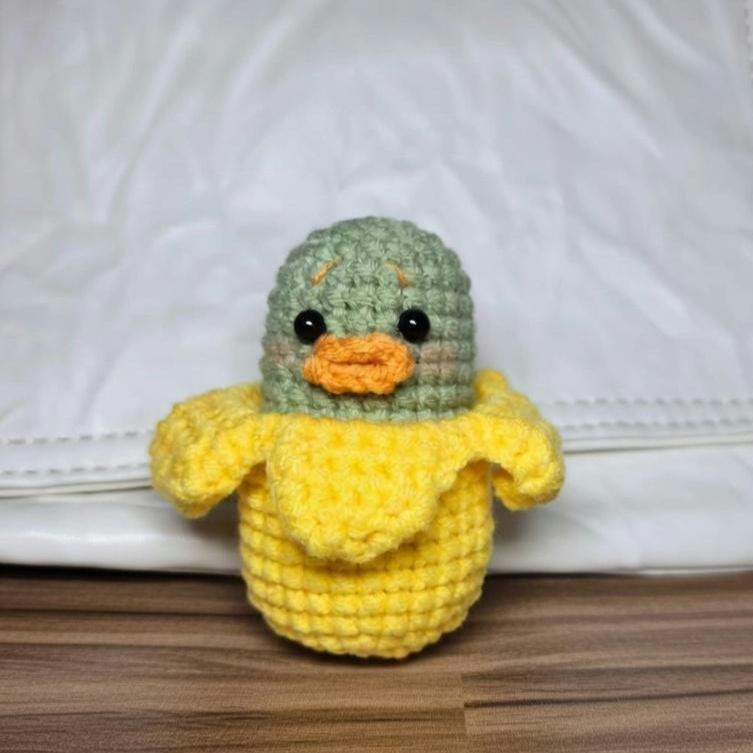 Cute Crochet Banana Duck Keychain, Amigurumi Fruit Plushie, Funny Peeled Banana, Kawaii Bag Charm, Handmade Gift for Best Friend