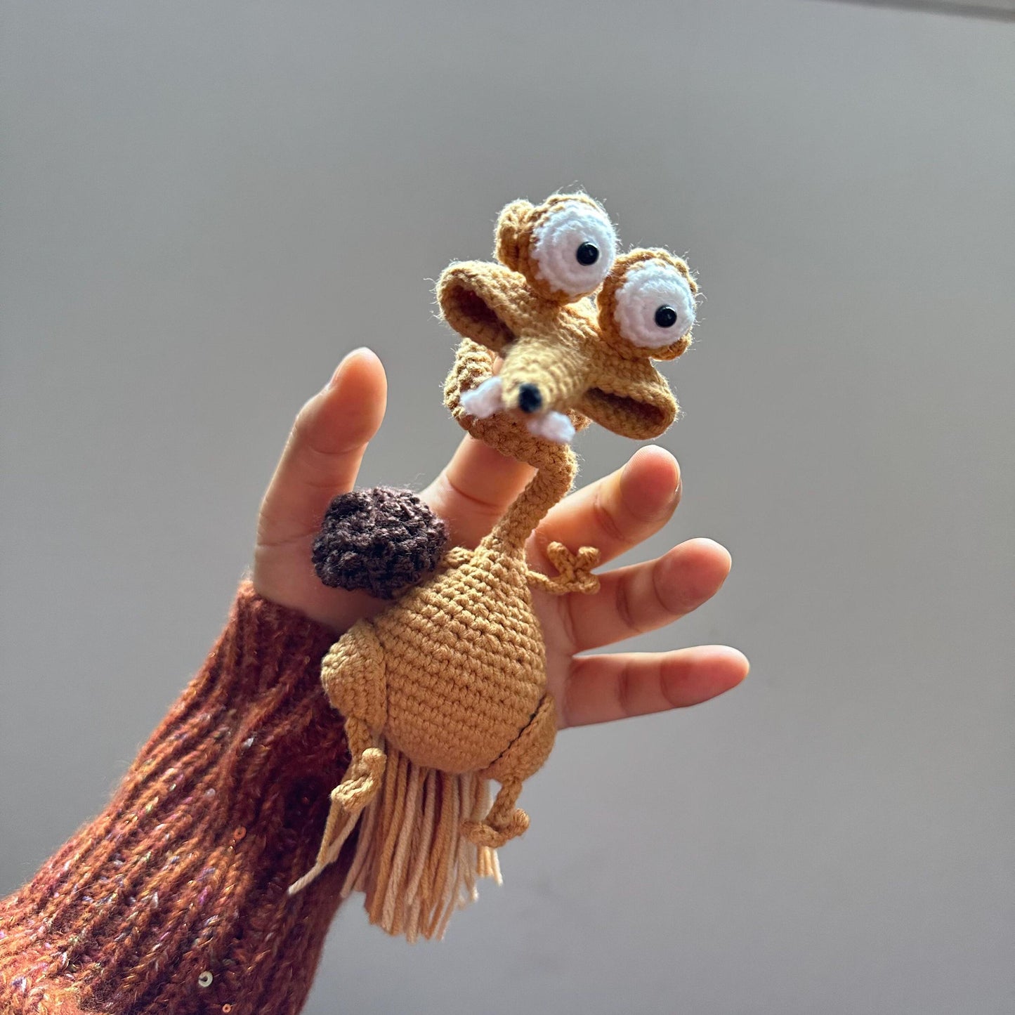 Crochet Long Neck Squirrel Bag Charm, Funny Amigurumi Animal Bag Accessory, Cute Handmade Plush Charm, Unique Gift for Her Him
