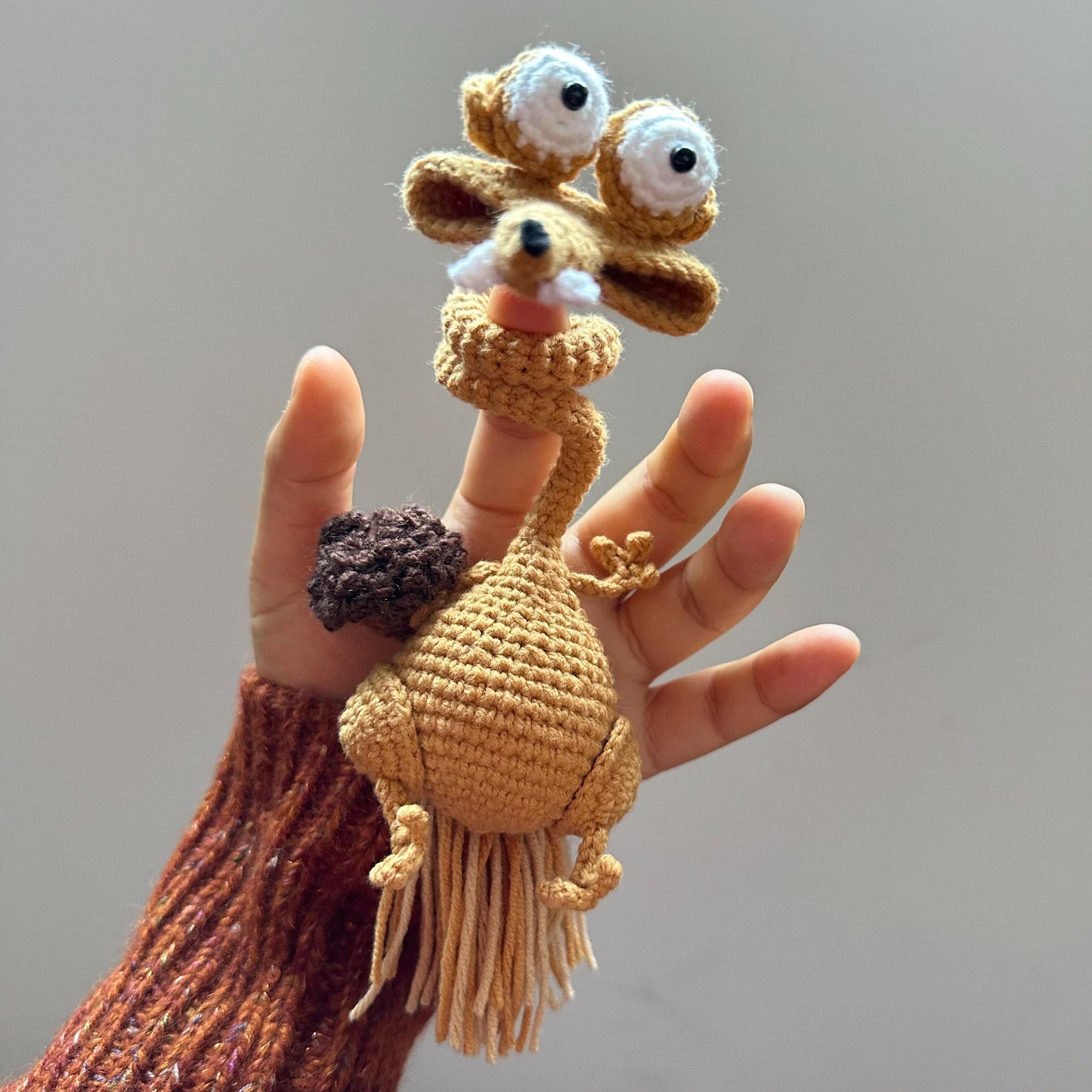 Crochet Long Neck Squirrel Bag Charm, Funny Amigurumi Animal Bag Accessory, Cute Handmade Plush Charm, Unique Gift for Her Him
