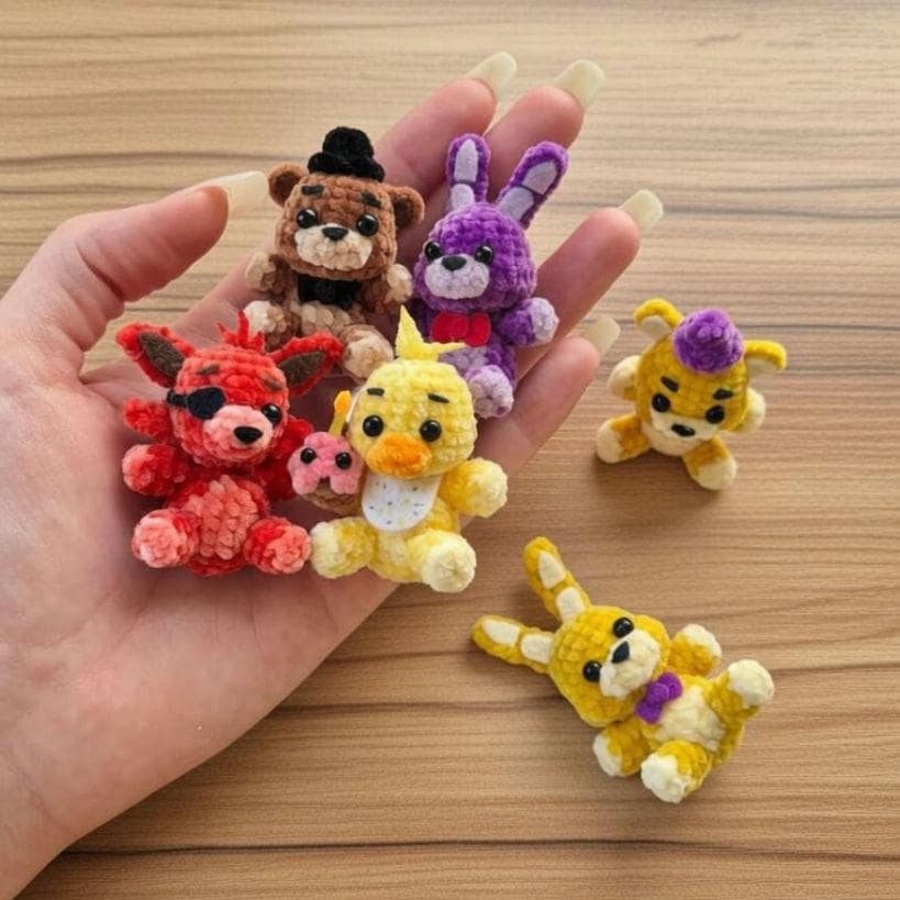 FNAF Crochet Keychain Amigurumi – Five Nights at Freddy’s Character Plush Charm, Freddy Bonnie Foxy Chica Mascot, Horror Game Gift
