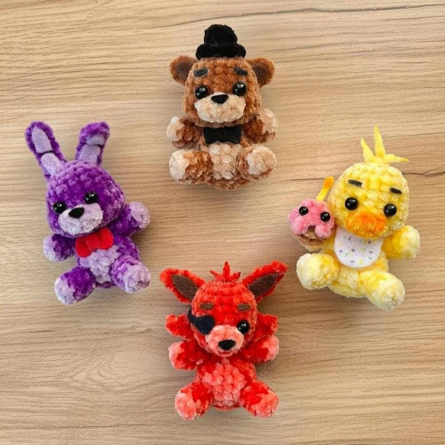 FNAF Crochet Mini Keychain – Five Nights at Freddy’s Amigurumi Plush Bear Bunny Fox Chick Charm, Gamer Collectible Gift