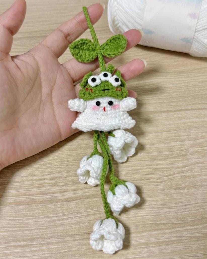 Crochet Ghost Car Mirror Hanging, Halloween Ghost Car Charm, Cute Amigurumi Rearview Mirror Hanger, Spooky Car Decor, Handmade Ornament