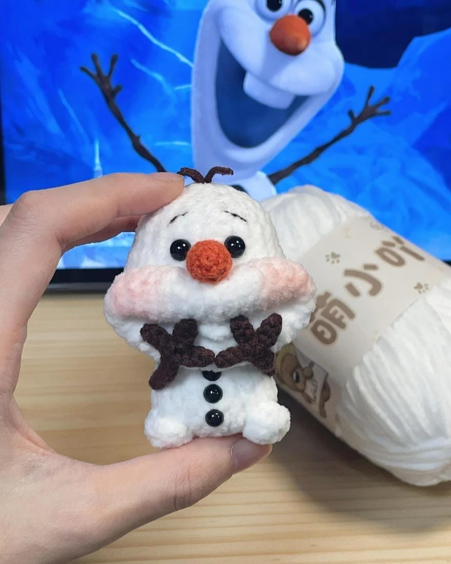 Crochet Olaf Snowman Keychain, Frozen Olaf Amigurumi Keychain, Cute Snowman Bag Charm, Handmade Crochet Keyring, Kawaii Winter Gift