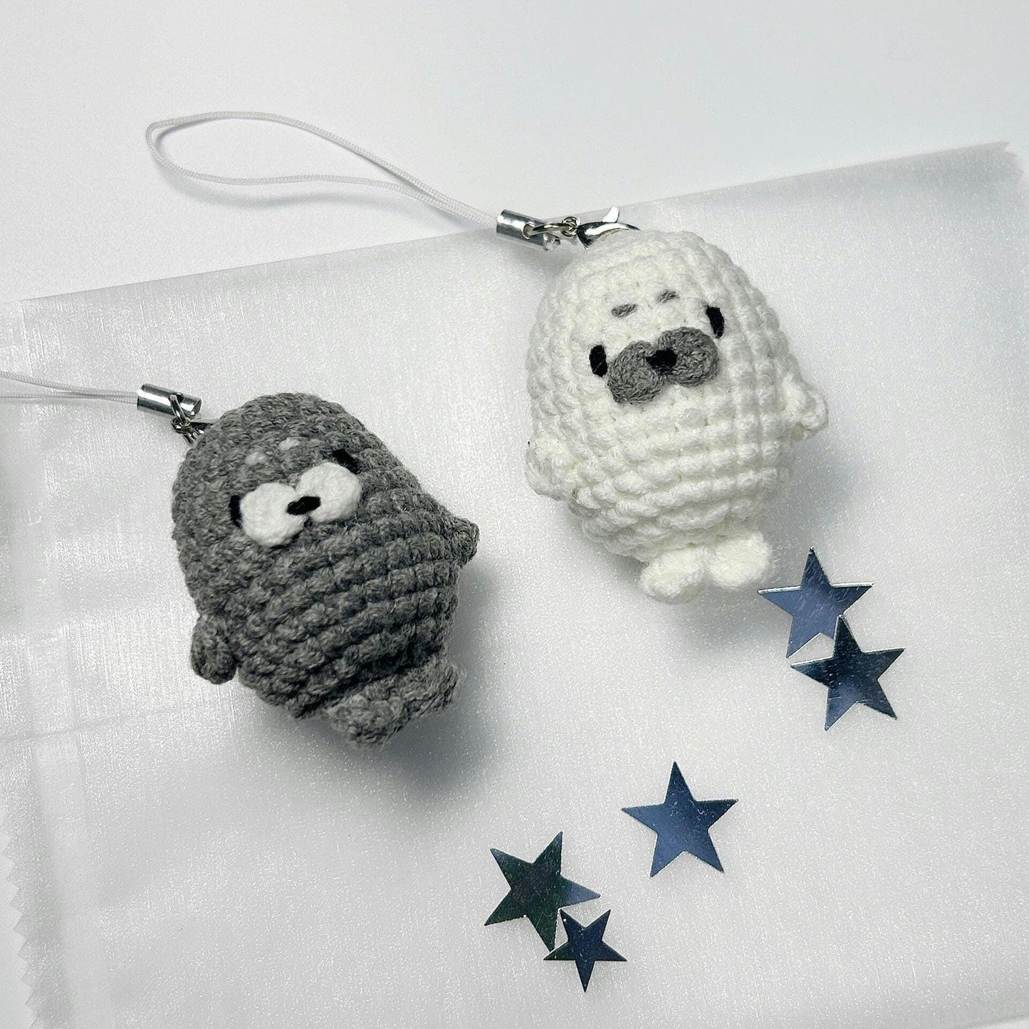 Crochet Seal Phone Charm, Amigurumi Seal Keychain, Cute Kawaii Animal Bag Charm, Handmade Ocean Animal Accessory, Gift for Seal Lover