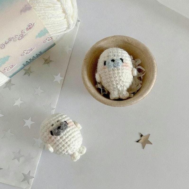 Crochet Seal Phone Charm, Amigurumi Seal Keychain, Cute Kawaii Animal Bag Charm, Handmade Ocean Animal Accessory, Gift for Seal Lover