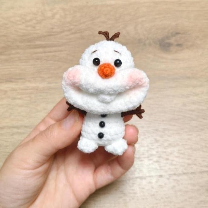 Crochet Olaf Snowman Keychain, Frozen Olaf Amigurumi Keychain, Cute Snowman Bag Charm, Handmade Crochet Keyring, Kawaii Winter Gift