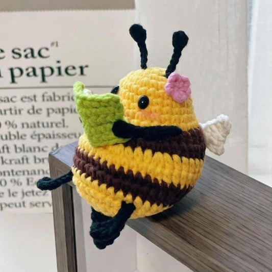 Handmade Crochet Reading Bee Plush, Cute Amigurumi Bee with Book, Kawaii Crochet Animal Doll, Mini Bee Plush Toy, Cozy Gift for Book Lovers