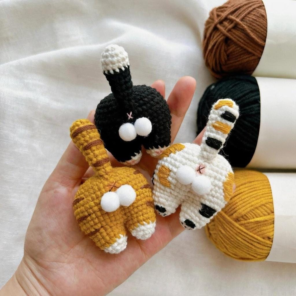 Handmade Crochet Cat Butt Keychain with Magnet – Cute Cat Butt Fridge Magnet, Funny Cat Gift, Amigurumi Cat Keychain
