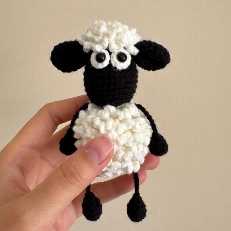 Crochet Sheep Bag Charm, Lamb Keychain, Cute Amigurumi Sheep Charm, Handmade Crochet Keychain, Kawaii Bag Charm, Gift for Sheep Lovers