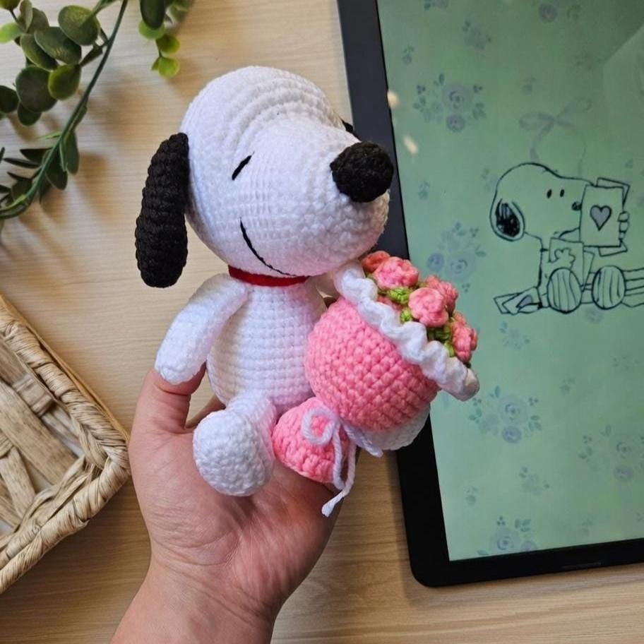 Crochet Snoopy Holding Flower Bouquet Doll , Amigurumi Snoopy Gift, Handmade Cute Peanuts Dog Plush Keychain, Gift for Her