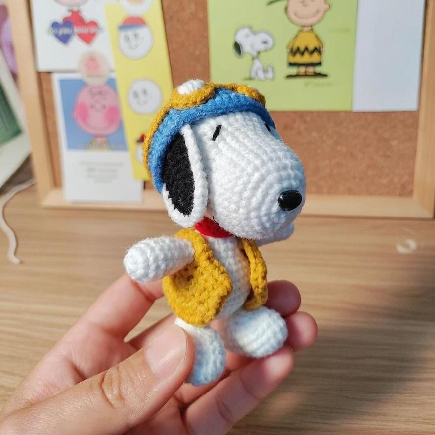 Pilot Snoopy Crochet Keychain, Aviator Dog Amigurumi Bag Charm, Handmade Cartoon Keyring Gift for Peanuts Lover