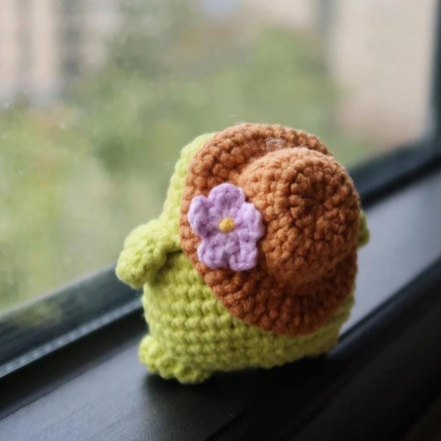 Crochet Frog Keychain, Kawaii Amigurumi Traveling Frog Plush, Cute Frog Keyring, Handmade Frog Plushie, Frog Bag Charm, Mini Frog Toy Gift