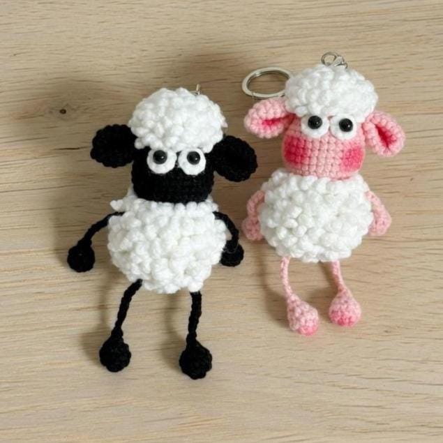 Crochet Sheep Bag Charm, Lamb Keychain, Cute Amigurumi Sheep Charm, Handmade Crochet Keychain, Kawaii Bag Charm, Gift for Sheep Lovers