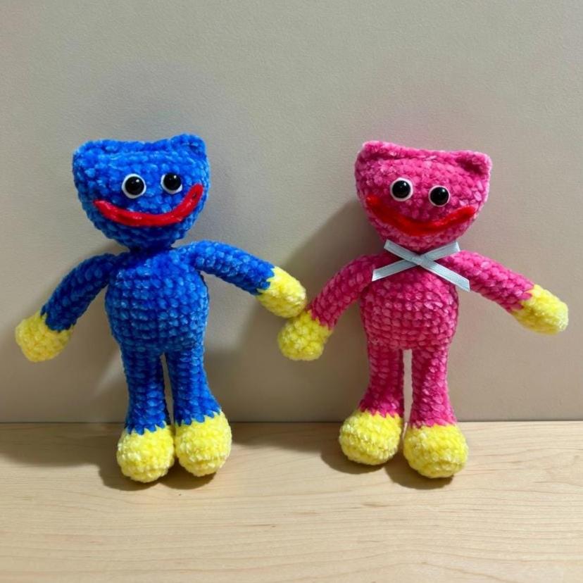 Crochet Blue & Pink Monster Keychain, Cute Amigurumi Keyring, Horror Game Inspired Doll, Handmade Gift for Gamers, Couple Monster Keychain