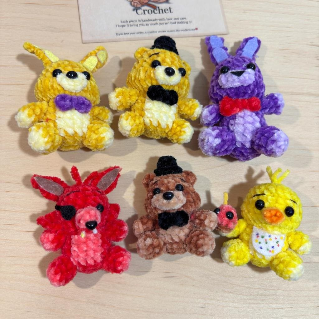 FNAF Crochet Keychain Amigurumi – Five Nights at Freddy’s Character Plush Charm, Freddy Bonnie Foxy Chica Mascot, Horror Game Gift